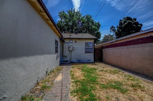 5949 Lewis Ave, Long Beach CA  90805-3528 exterior