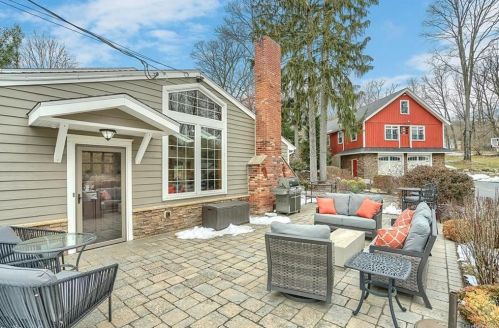 8 Copeland Dr, Airmont, NY 10901-3106