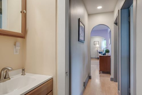 252 Lake St, Nashua NH  03060-4133 exterior