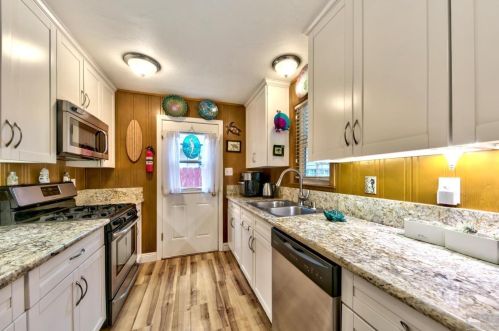 1209 Reno Ave, South Lake Tahoe CA  96150-2920 exterior