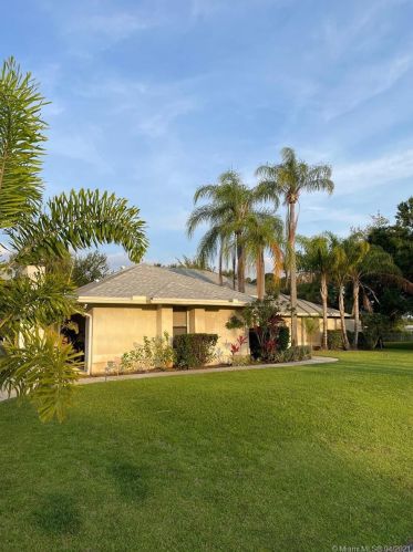 2057 Driftwood St, Fort Pierce, FL 34953-2156