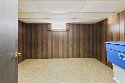 5353 Lakeview Dr, Greendale WI 53129-1930 exterior