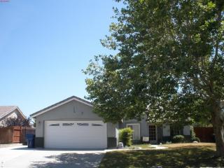 1852 Hart St, Lancaster, CA 93534-5138