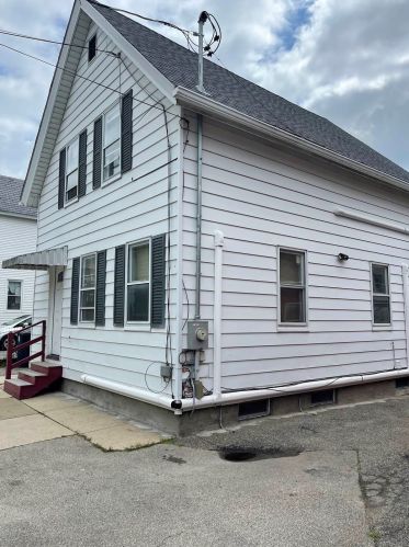 33 Lock St, Nashua, NH 03064-2239