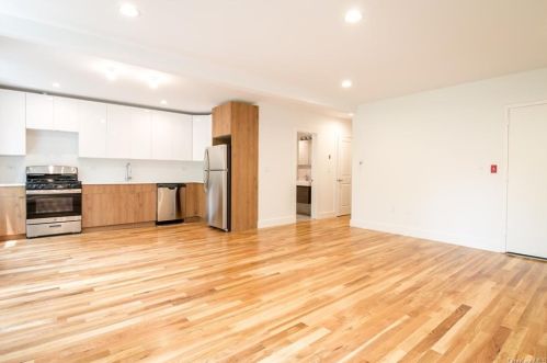 366 160th St, Bronx, NY 10451-4404