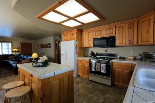 549 Fairway Blvd, Big Bear City CA  92314-8875 exterior