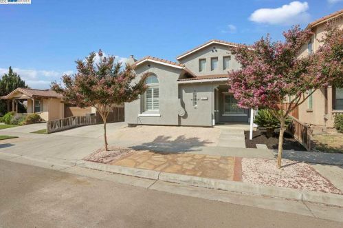 16774 Settler Trl, Lathrop, CA 95330-8852