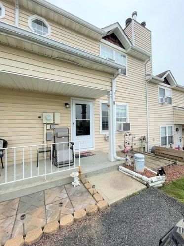 6 Franklin Pl, Washingtonville, NY 10992-1353