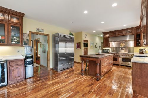 1016 Wallace Lake Rd, West Bend WI  53090-8943 exterior