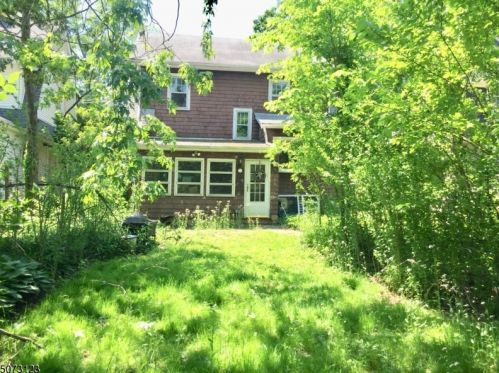 517 Walnut St, Roselle Park, NJ 07204-1744