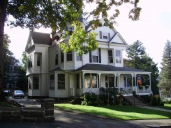 29 Putnam St, Newton, MA 02465-2415