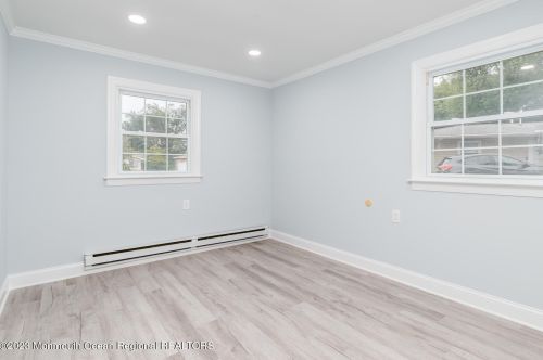 4 Clay Cir, Bricktown, NJ 08724-1917