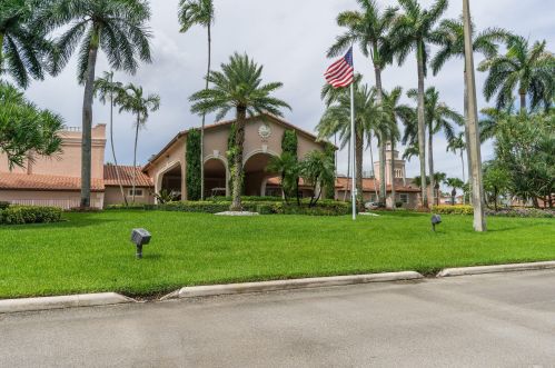6376 Kings Gate Cir, Delray Beach FL  33484-2429 exterior