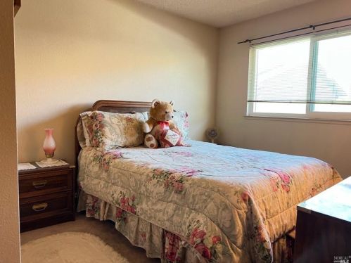 562 Courtyard Cir, Santa Rosa, CA 95407-6236