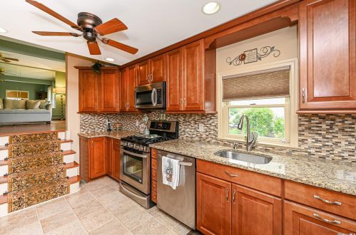 114 Fischer Ave, Islip Terrace NY  11752-2331 exterior