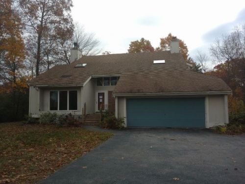 70 Amesbury Rd, Newton, NH 03858-3204