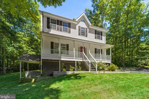 8819 Clinton Dr, Nokesville VA  20181-3205 exterior