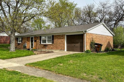 152 Mccraw Dr, Englewood, OH 45322-3221