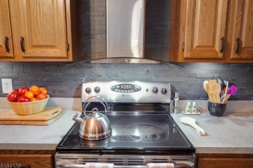 40 Augusta Dr, Annandale NJ  08801-1607 exterior