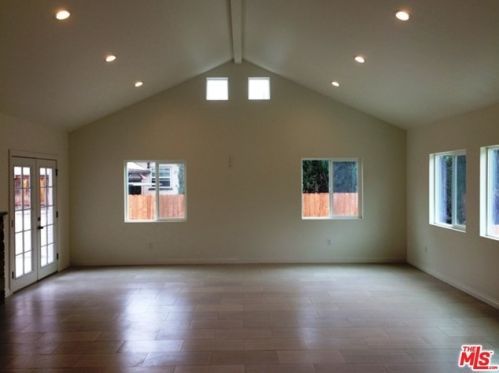 6621 Colbath Ave, Van Nuys CA  91405-4808 exterior