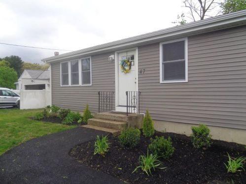 47 Arrow Ave, Warwick RI  02886-5101 exterior