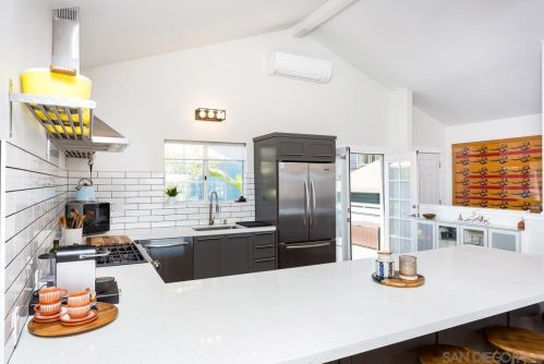 1407 Edgemont St, San Diego CA 92102-1210 exterior