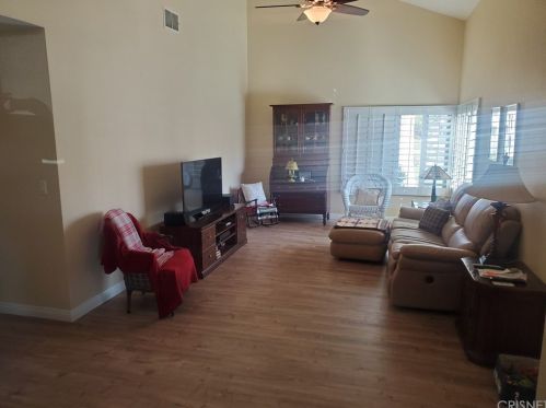 24711 Sand Wedge Ln, Santa Clarita, CA 91355-2312