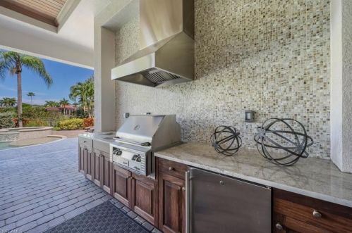 29006 Blaisdell Dr, Naples FL  34119-0930 exterior