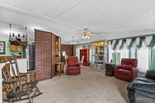 1525 Pleasant St, Tavares FL  32778-4001 exterior