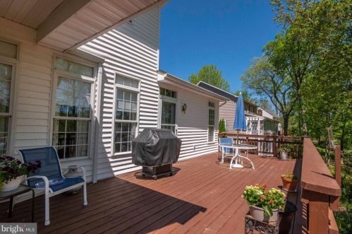 160 Manor Dr, Edinburg VA  22824-3579 exterior