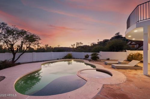 1439 Echo Ln, Phoenix AZ  85020-3831 exterior