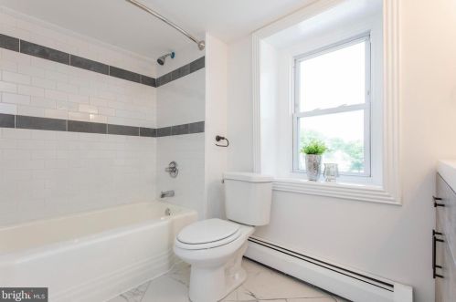 984 Lansdale Ave, Lansdale PA  19446-1620 exterior