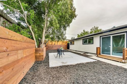 2421 Paloma St, Pinole CA 94564-1421 exterior