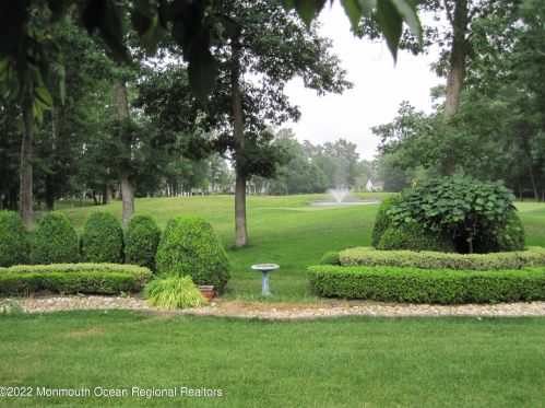 6 Seminole Ct, Jackson Twp NJ  08527-4042 exterior