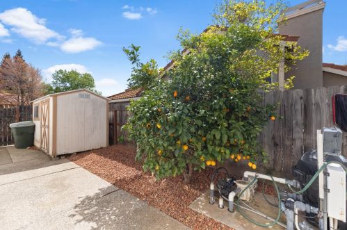 186 Baurer Cir, Folsom CA  95630-6786 exterior