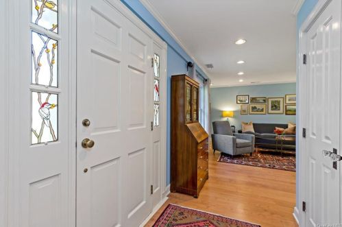 27 Fountain Rd, Briarcliff, NY 10510-2234