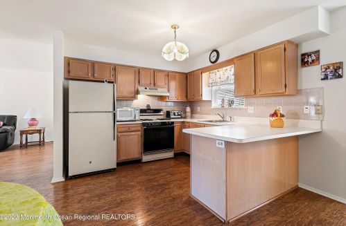 24 Sunnydale Dr, Berkeley Township NJ  08721-1379 exterior