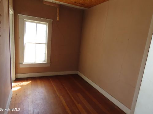 14 Elm St, Adams MA 01220-2159 exterior