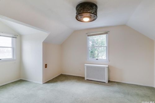 71 Ellen St, Bethpage NY  11714-2924 exterior