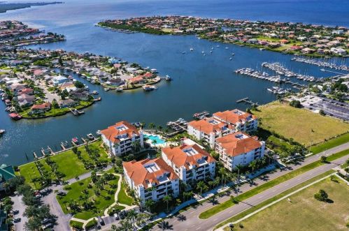 1030 Bellasol Way, Ruskin, FL 33572-3076