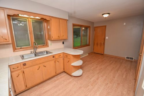 1511 Sandy Ln, Watertown WI  53098-1610 exterior