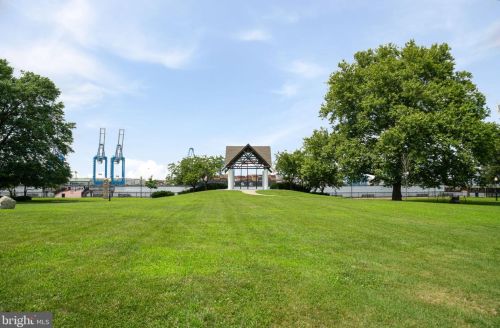 210 Market St, Gloucester NJ  08030-1907 exterior