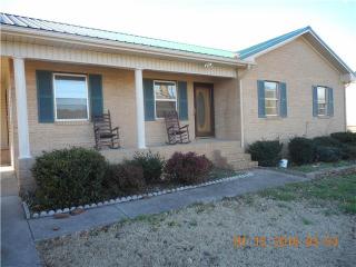 118 Lowell Dr, Fayetteville, TN 37334-7200