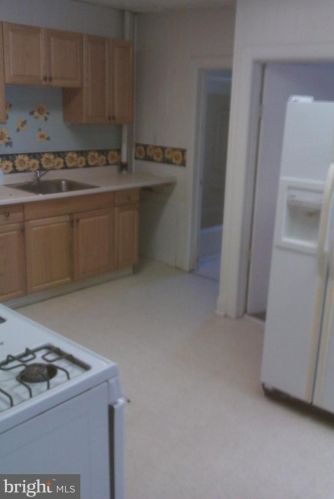 403 Hudson St, Trenton, NJ 08611-1520