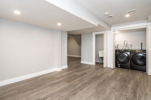 73 Rolling Way, New Rochelle NY  10804-2405 exterior