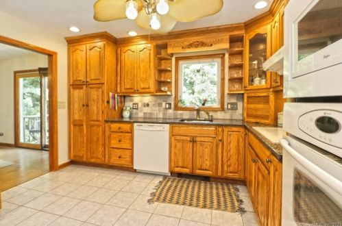 2 Behrle Dr, Ansonia CT  06401-2024 exterior