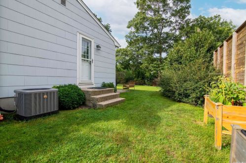 16 Longview Dr, East Quogue NY  11942-3613 exterior