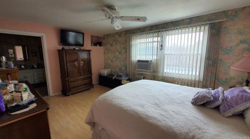 8 Hideaway Ln, Marlborough NY  12542-5228 exterior