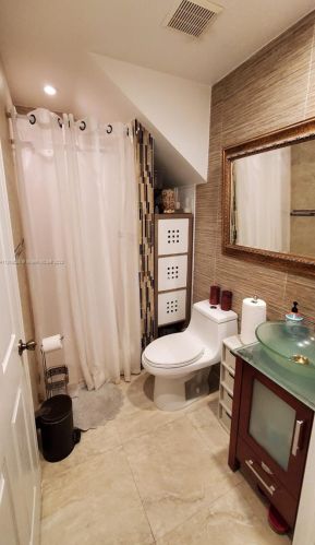 6763 182nd St, Hialeah, FL 33015-7933