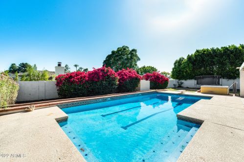 5501 Camelback Rd, Phoenix AZ 85033-1642 exterior